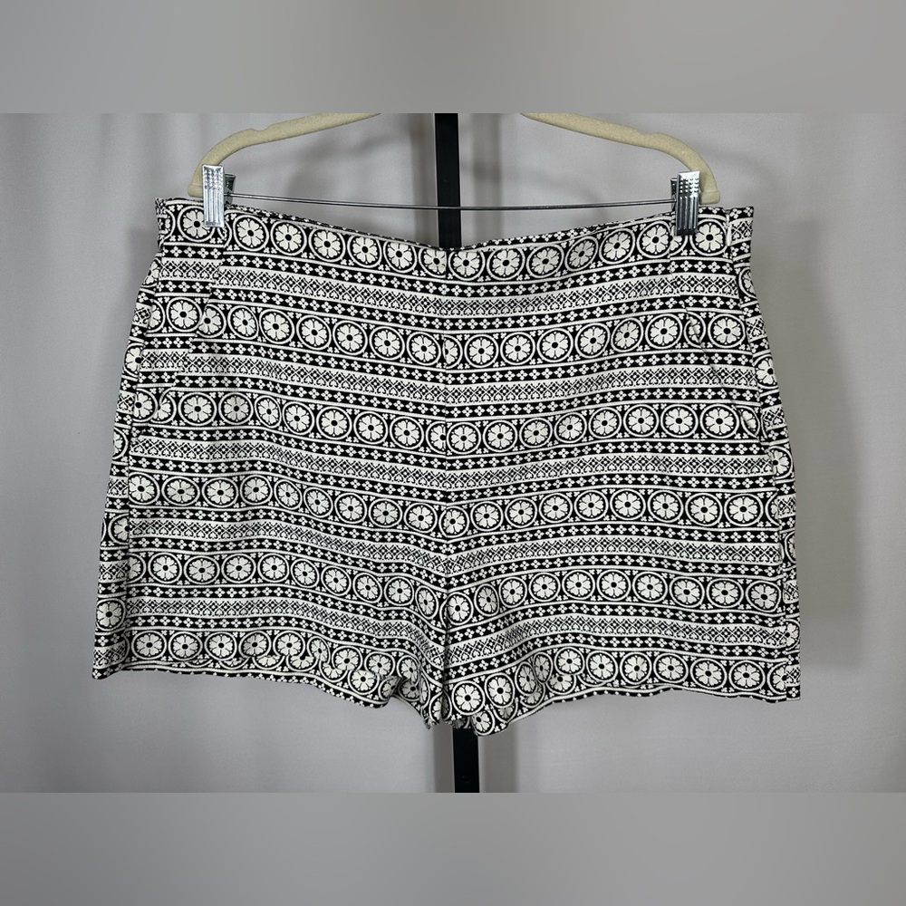NWOT Gap Highwaisted Shorts - Women’s Size 18